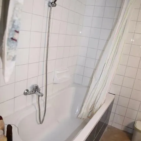 Cozy/comfortable Flat 50 Sq Flat, 15' From City's Centre. Great Vfm! Διαμέρισμα